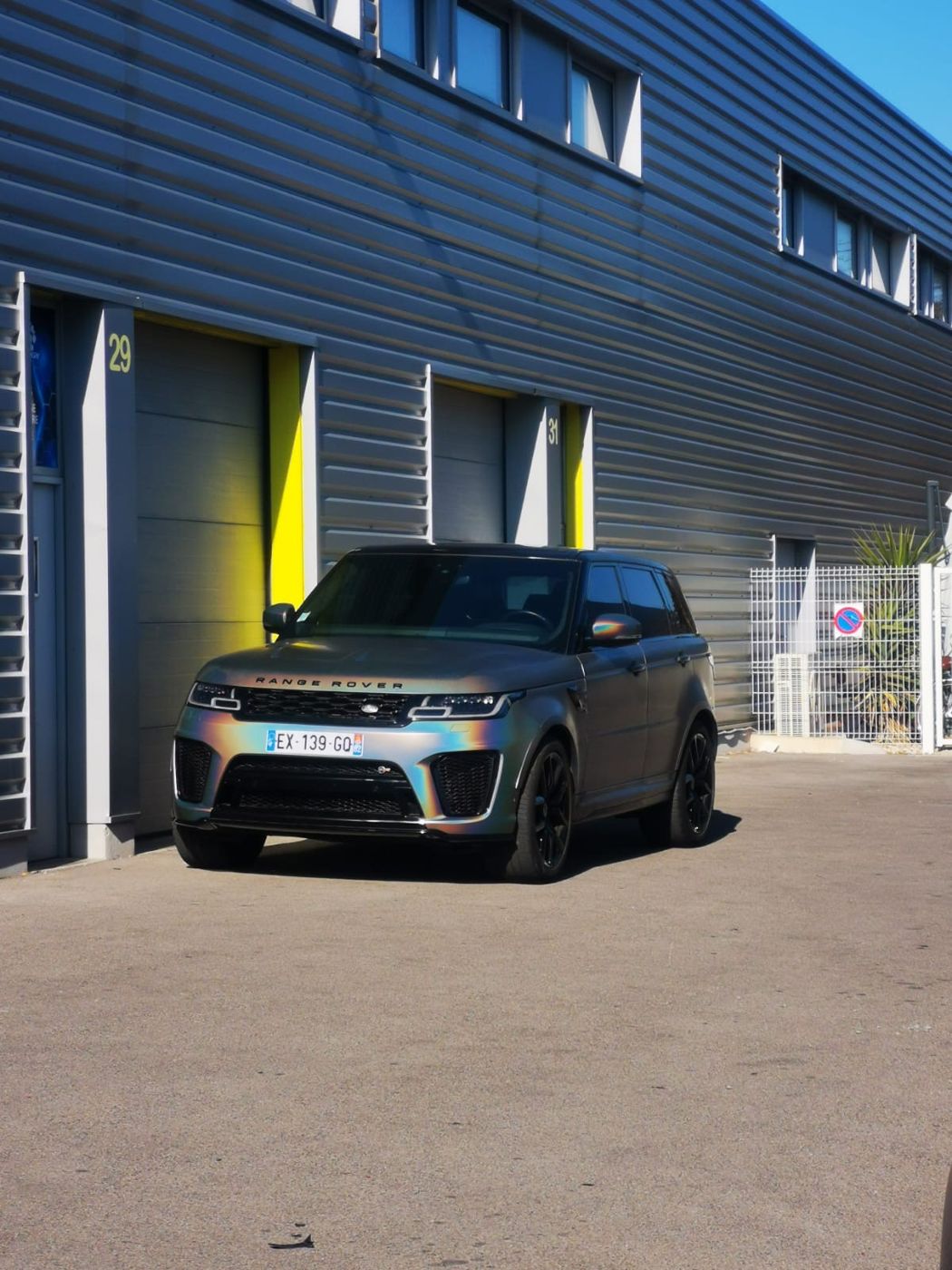 Range Rover Sport SVR – covering